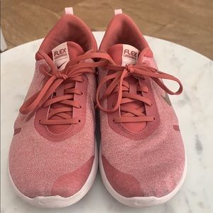 Nike Flex Experience 8